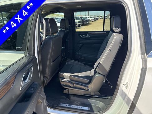 Used 2023 Chevrolet Suburban Premier image 6