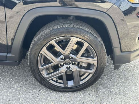 Used 2025 Jeep Compass Limited w/ Sun & Sound Group AWD/4WD image 9