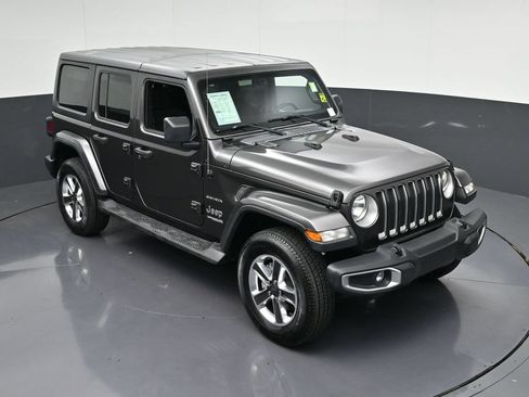 Used 2018 Jeep Wrangler Unlimited Sahara AWD/4WD image 27