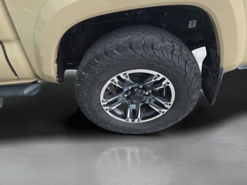 Used 2017 Toyota Tacoma SR5 w/ Tow Package RWD image 14