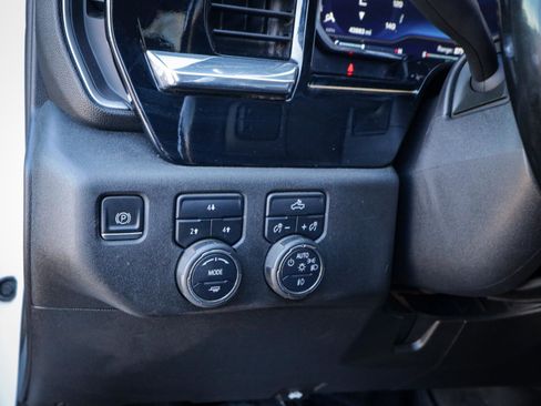 Used 2024 Chevrolet Silverado 2500 LT w/ Convenience Package image 21