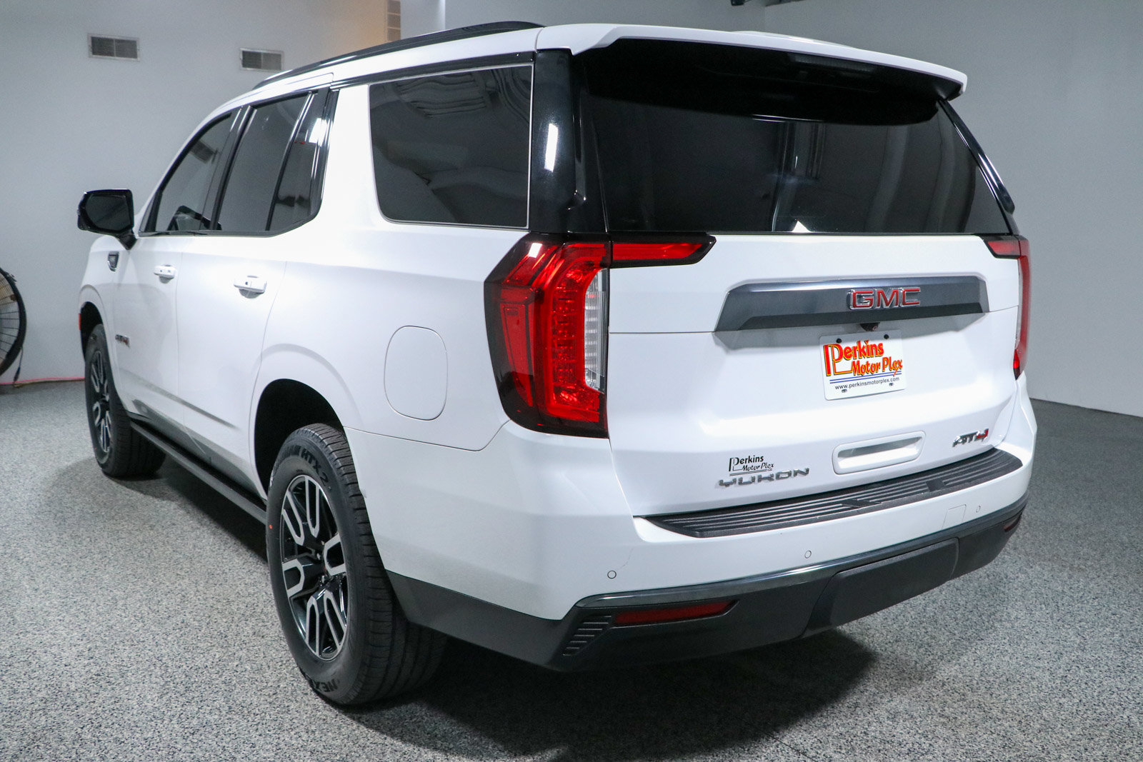 Used 2021 GMC Yukon AT4 w/ AT4 Premium Plus Package AWD/4WD image 9