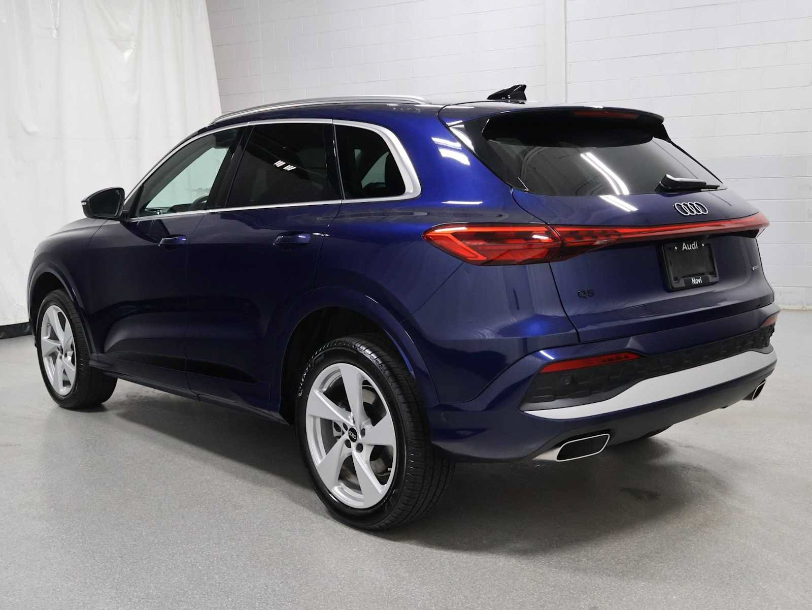 Certified 2025 Audi Q5 Premium Plus AWD/4WD image 3