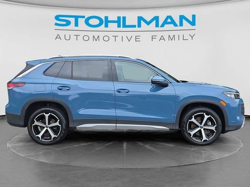Used 2026 Volkswagen Tiguan SE w/ Panoramic Sunroof Package AWD/4WD image 4