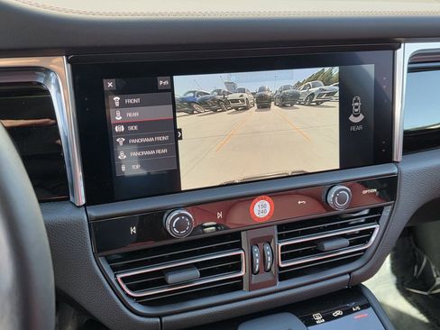 Used 2025 Porsche Macan image 29