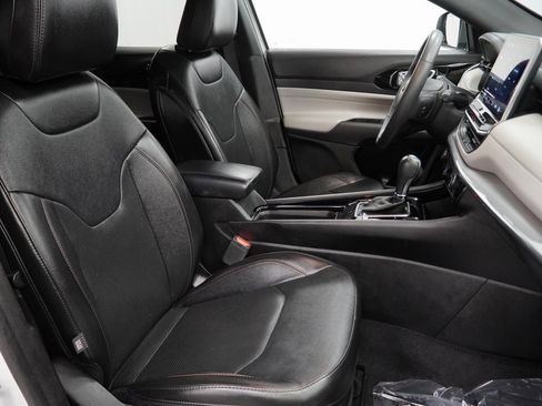 Certified 2023 Jeep Compass Limited image 48