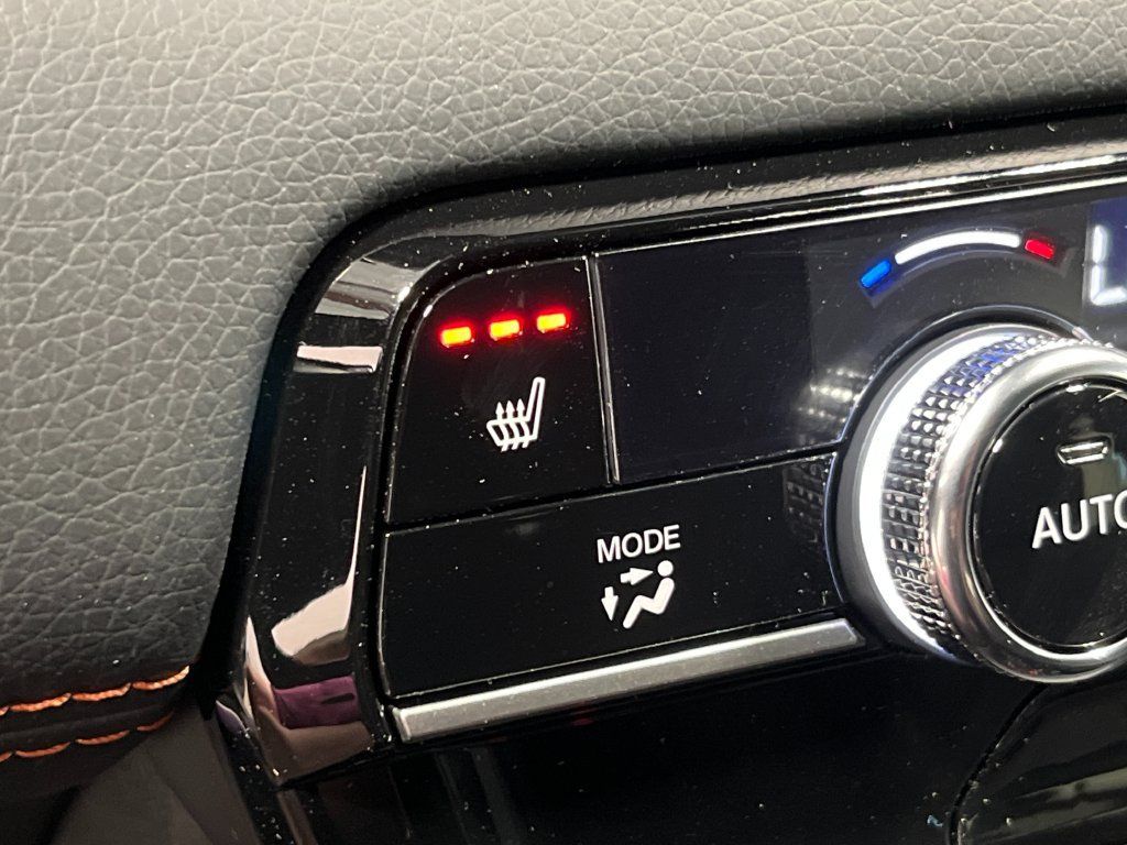 Used 2025 Honda Pilot Sport image 22