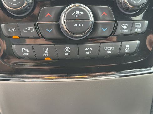 Used 2022 Jeep Grand Cherokee Laredo X RWD image 29