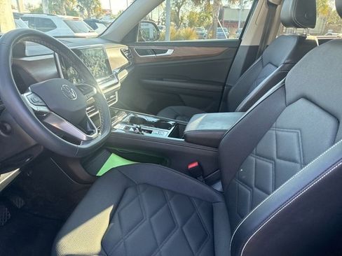 Used 2024 Volkswagen Atlas SE image 15