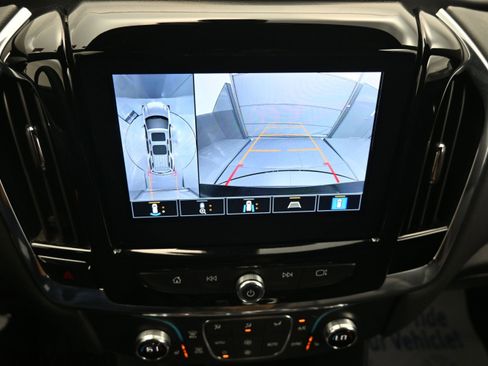 Used 2023 Chevrolet Traverse RS AWD/4WD image 17