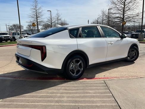 Used 2025 Kia K4 LXS image 6