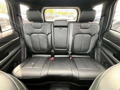 New 2026 Jeep Grand Cherokee Limited AWD/4WD image 32