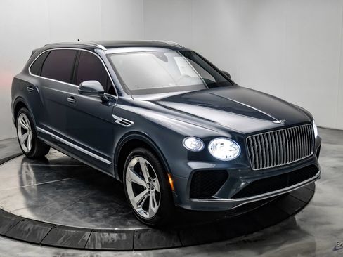 Used 2023 Bentley Bentayga Extended Wheelbase AWD/4WD image 24