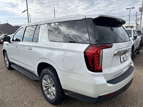 Used 2022 GMC Yukon XL SLT w/ SLT Luxury Package image 9