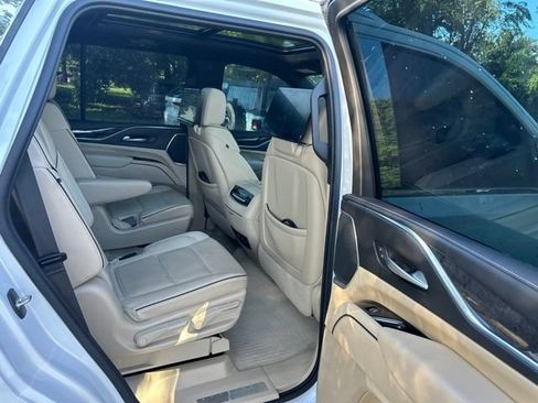 Used 2021 Cadillac Escalade Premium Luxury AWD/4WD image 9