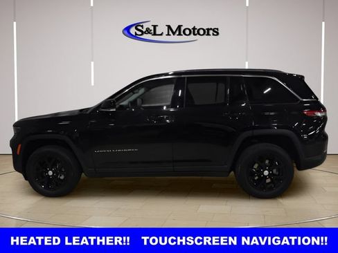 Used 2023 Jeep Grand Cherokee Limited AWD/4WD image 3