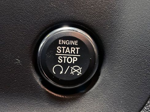 Used 2013 Dodge Challenger R/T image 61