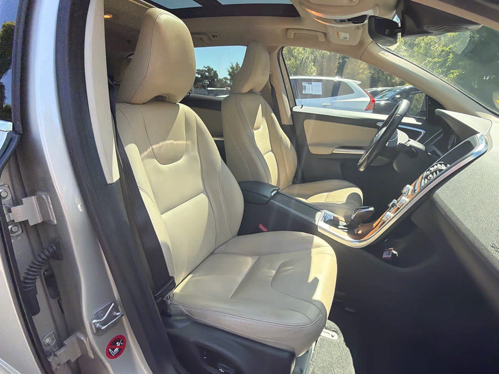 Used 2017 Volvo XC60 T5 Inscription w/ Preferred Option Package FWD image 17