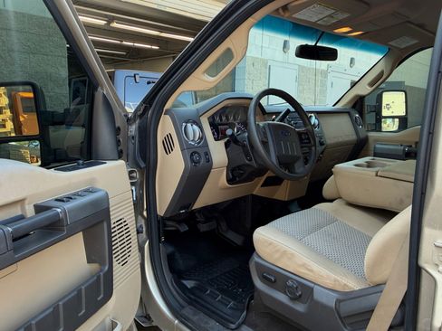 Used 2011 Ford F250 XLT w/ XLT Premium Pkg AWD/4WD image 10