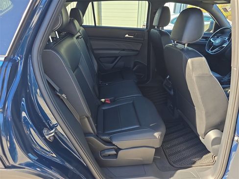 Used 2023 Volkswagen Atlas Cross Sport SE w/ Black Wheel Package image 32