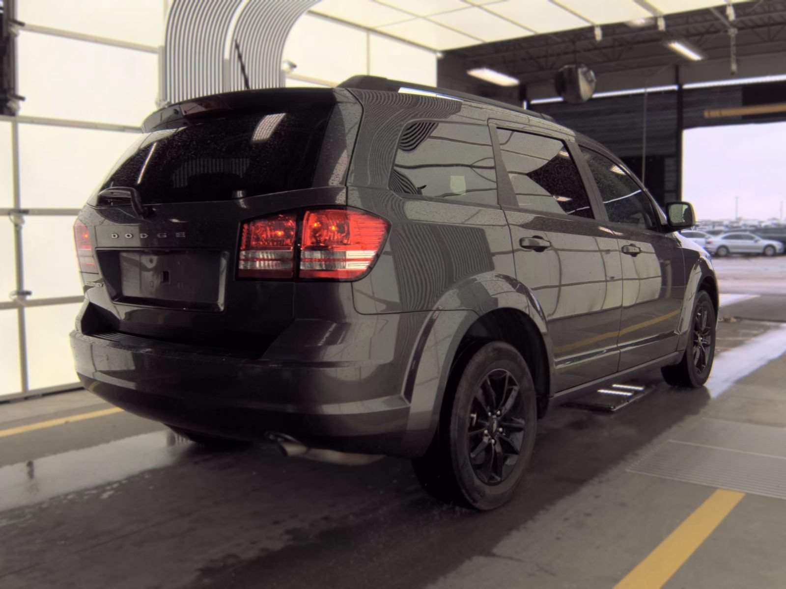 Used 2020 Dodge Journey SE w/ Blacktop Package FWD image 4