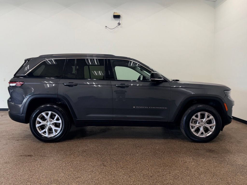 Used 2022 Jeep Grand Cherokee Limited AWD/4WD image 8