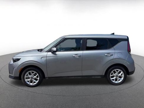 Used 2025 Kia Soul LX w/ LX Technology Package FWD image 8