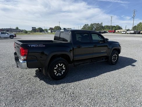 Used 2017 Toyota Tacoma TRD Off-Road w/ Tow Package (A/T) AWD/4WD image 4
