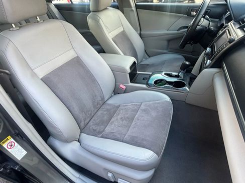 Used 2012 Toyota Camry XLE w/ Leather Pkg image 22