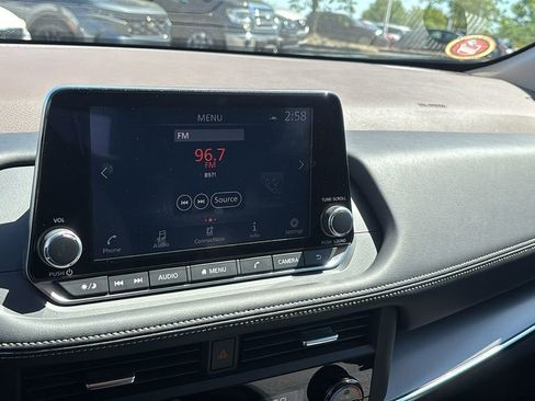 Used 2023 Nissan Rogue SV AWD/4WD image 19
