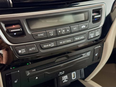 Used 2022 Honda Pilot Touring image 13