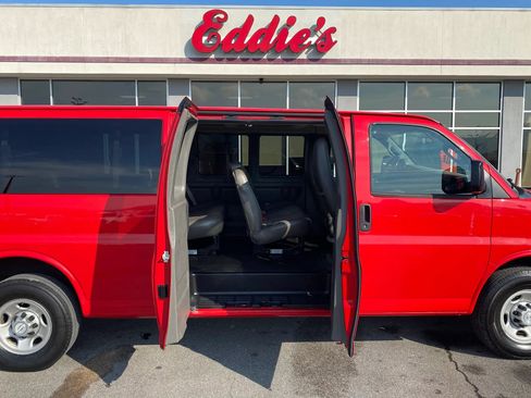 Used 2017 Chevrolet Express 3500 LS RWD image 22