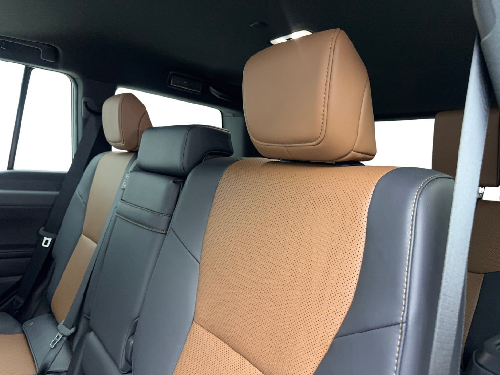 Used 2025 Lexus GX 550 w/ Accessory Package (2T) AWD/4WD image 36
