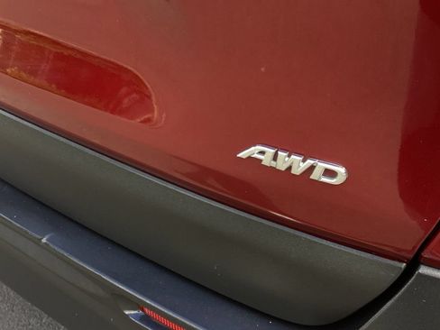 Used 2021 Toyota RAV4 LE AWD/4WD image 17