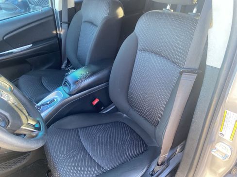 Used 2019 Dodge Journey SE image 11