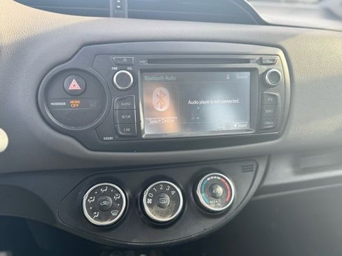 Used 2018 Toyota Yaris L image 5