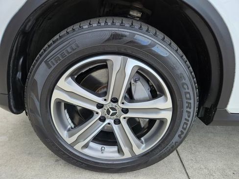 Used 2022 Mercedes-Benz GLC 300 4MATIC image 9