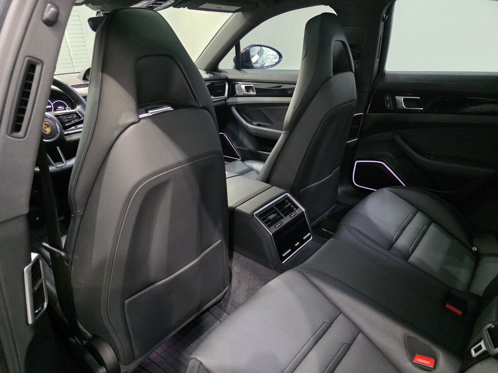 Used 2023 Porsche Panamera RWD image 12
