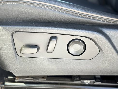 Used 2023 GMC Canyon Denali image 21