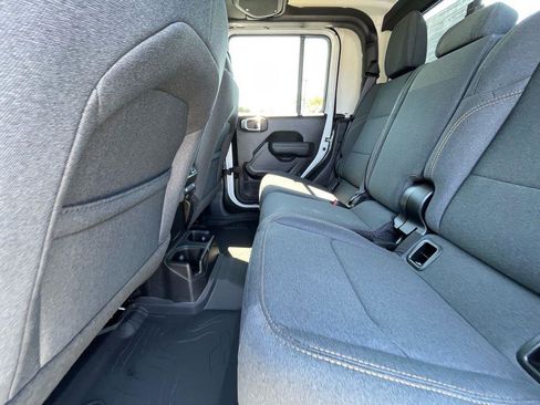 New 2025 Jeep Gladiator Willys image 32