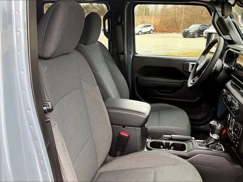 Used 2024 Jeep Wrangler Willys image 7