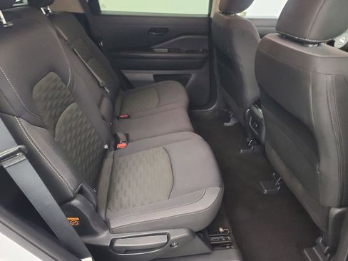 Used 2025 Nissan Pathfinder SV AWD/4WD image 15