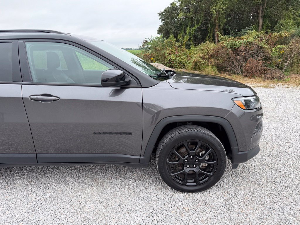 Used 2022 Jeep Compass Latitude AWD/4WD image 19