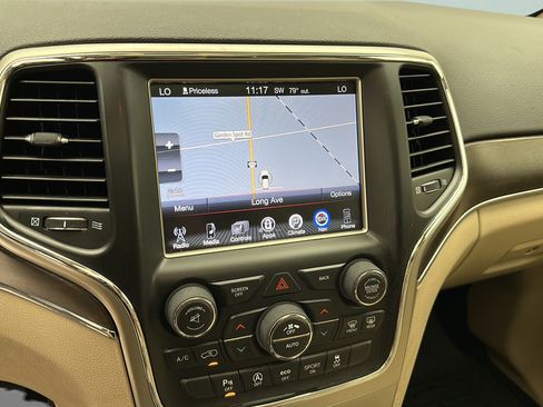Used 2016 Jeep Grand Cherokee Limited w/ Luxury Group II AWD/4WD image 18