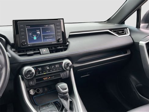 Used 2022 Toyota RAV4 SE image 21