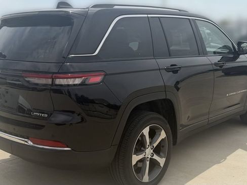 Used 2023 Jeep Grand Cherokee Limited w/ Trailer Tow Prep Group (B) AWD/4WD image 5
