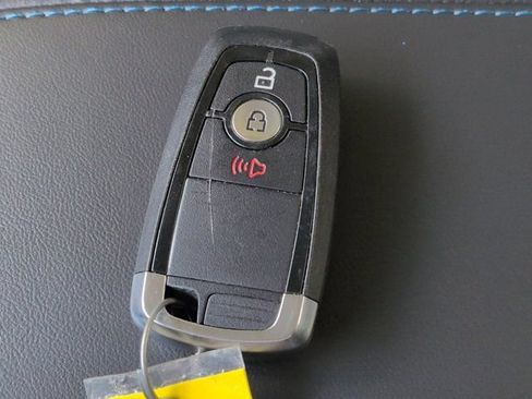Used 2025 Ford Maverick Lobo AWD/4WD image 27