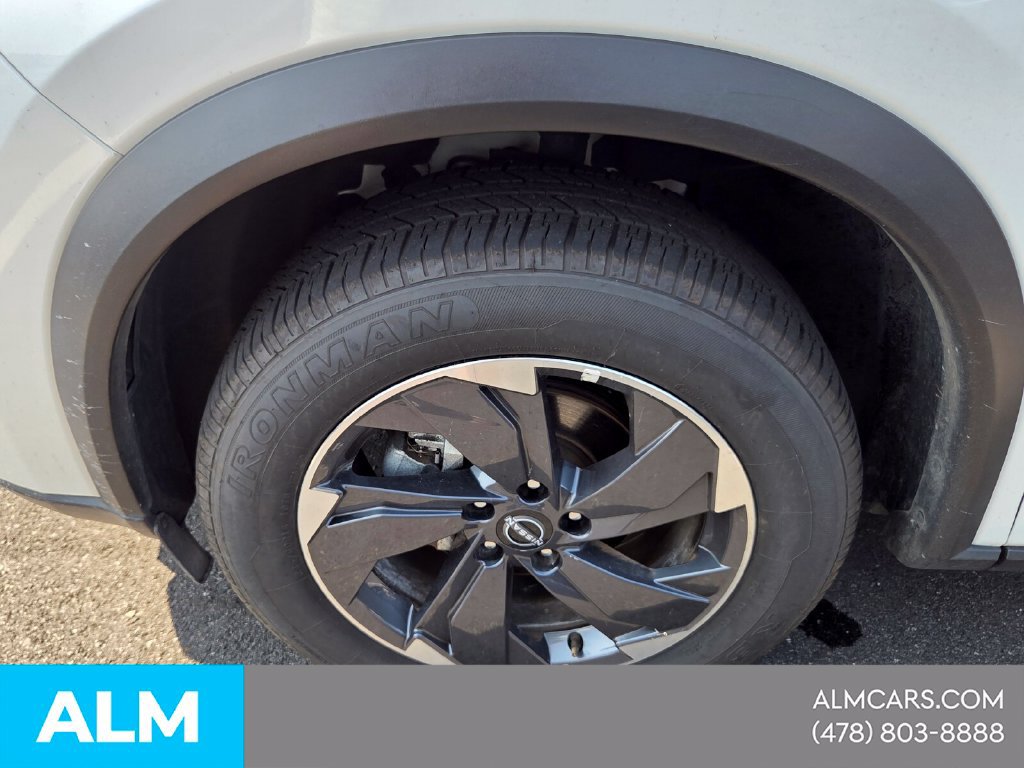 Used 2025 Nissan Rogue SV FWD image 2
