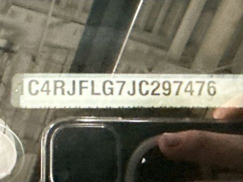 Used 2018 Jeep Grand Cherokee Trailhawk w/ Trailhawk Luxury Group image 34