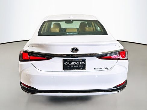 New 2025 Lexus ES 300h F Sport image 6